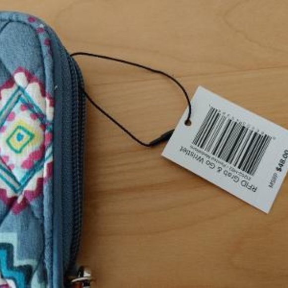 VERA BRADLEY BNWT RFID Grab & Go Wristlet RETIRED PATTERN - Picture 8 of 8